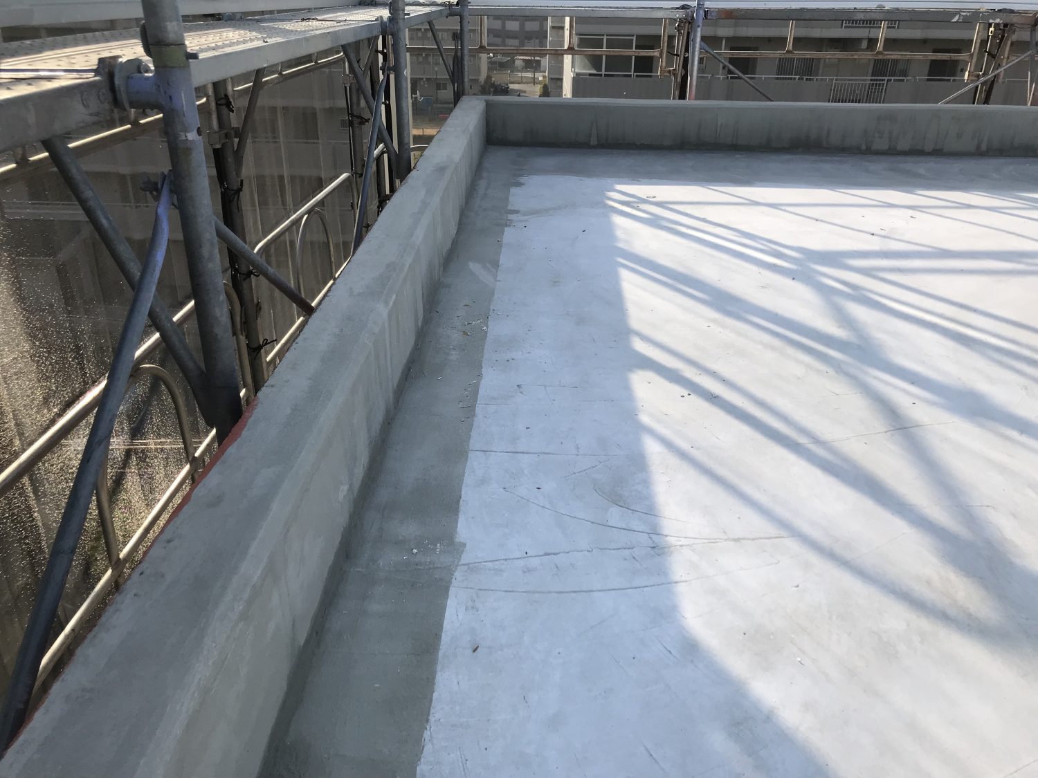 横須賀市にある団地の屋上防水を行なってきました 横須賀市で防水工事 防水改修工事 雨漏り 外壁補修は株式会社bkk